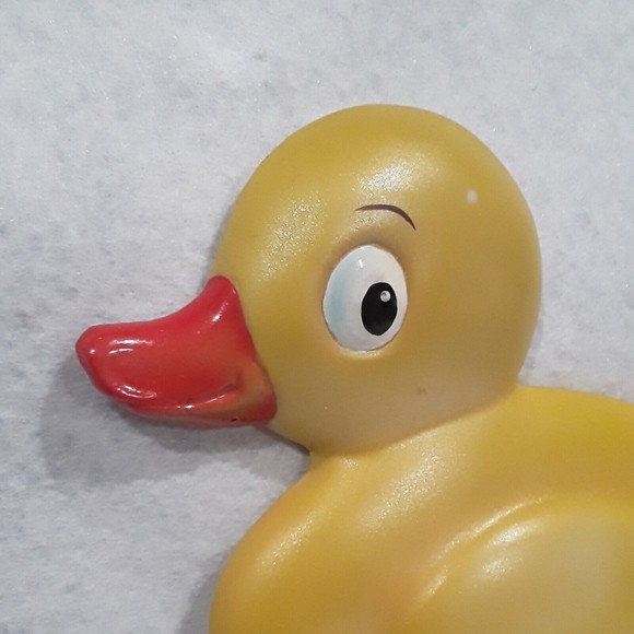COPY - Vintage Yellow Duck Ceramic Bathroom Wall Hanging - Picture 2 of 6